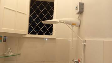 タオル、石鹸、トイレットペーパー