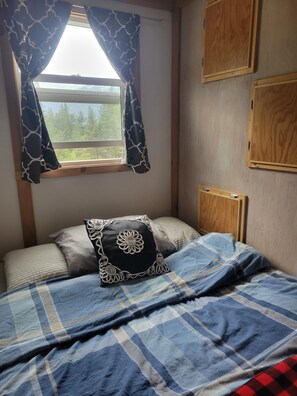 2 bedrooms, bed sheets