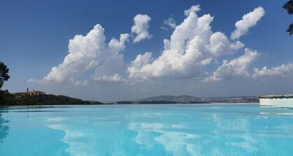 Holiday, where Tuscany is still authentic. 16th c. Villa Infinity Pool: Cipresso