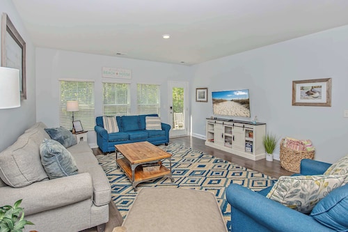 Golf Lovers 4BR Resort - Walk to Course Quiet Stay