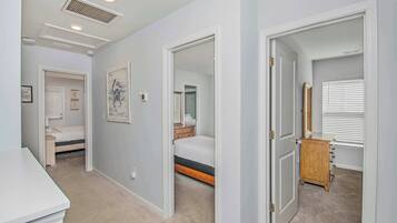 4 bedrooms, iron/ironing board, WiFi, bed sheets