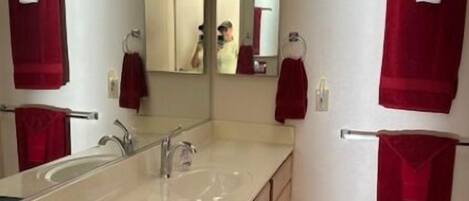 Dusche, Handtücher, Seife, Toilettenpapier