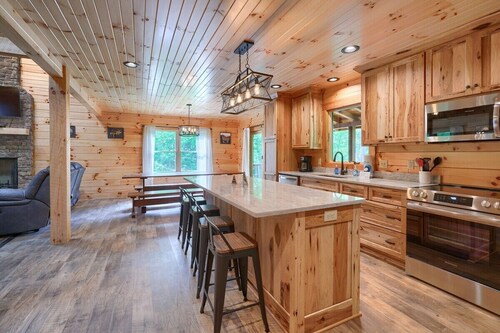 Night Song Lodge | Hocking Hills, New, Sleeps 16