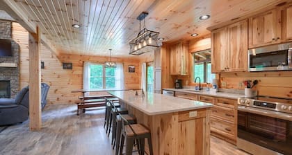 Night Song Lodge | Hocking Hills, New, Sleeps 16