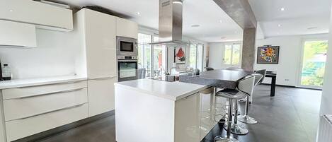 Microwave, oven, stovetop, dishwasher