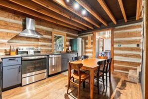 Kühlschrank, Mikrowelle, Herdplatte, Geschirrspüler