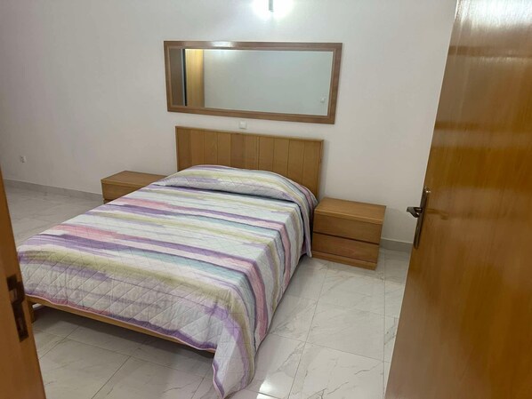 3 chambres, fer et planche à repasser, Wi-Fi, draps fournis