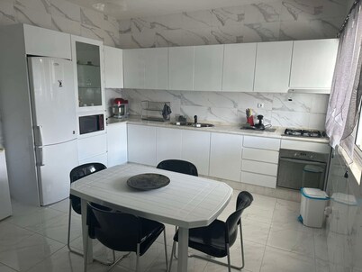 3-bedroom apartment, separate bathroom and toilet, fully equipped kitchen