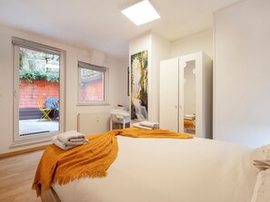 2 bedrooms, iron/ironing board, travel cot, WiFi