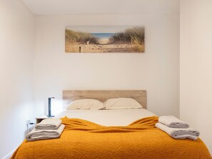 2 bedrooms, iron/ironing board, travel cot, WiFi