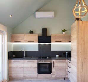 Geladeira, micro-ondas, fogão, lava-louças