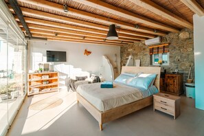5 bedrooms, WiFi, bed sheets