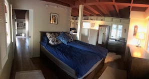 3 bedrooms, desk, iron/ironing board, WiFi