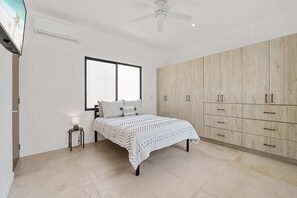4 bedrooms, desk, iron/ironing board, travel cot