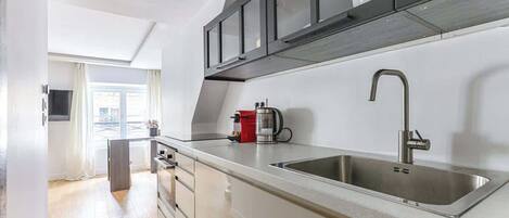 Fridge, microwave, oven, coffee/tea maker