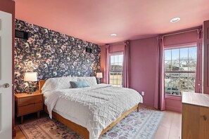 2 slaapkamers, een bureau, een strijkplank/strijkijzer, gratis wifi