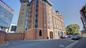 A multi-story building with a mix of modern and traditional architecture, featuring a prominent tower with a dome. - The Loft in Newcastle Upon Tyne (Newcastle-upon-Tyne)