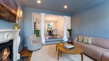Smart TV, fireplace