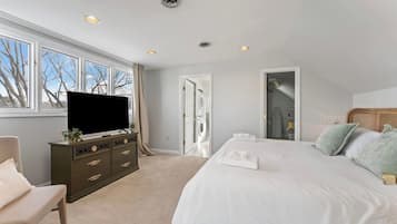 3 bedrooms, iron/ironing board, travel crib, free WiFi