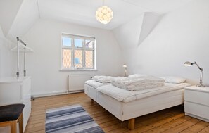 6 Schlafzimmer, Reisekinderbett, kostenloses WLAN