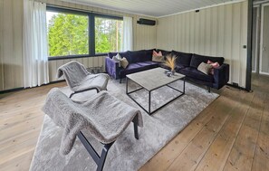 Smart TV, fireplace - Amazing home in Gressvik (Gressvik)