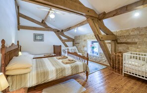 4 chambres, fer et planche à repasser, lit parapluie, Wi-Fi gratuit
