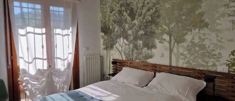 2 多间卧室、熨斗/熨衣板、免费 WiFi、床单