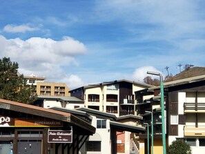 A multi-story building with a sign for 'Pain Artisanale' and a 'SUPERMARCHE' store.