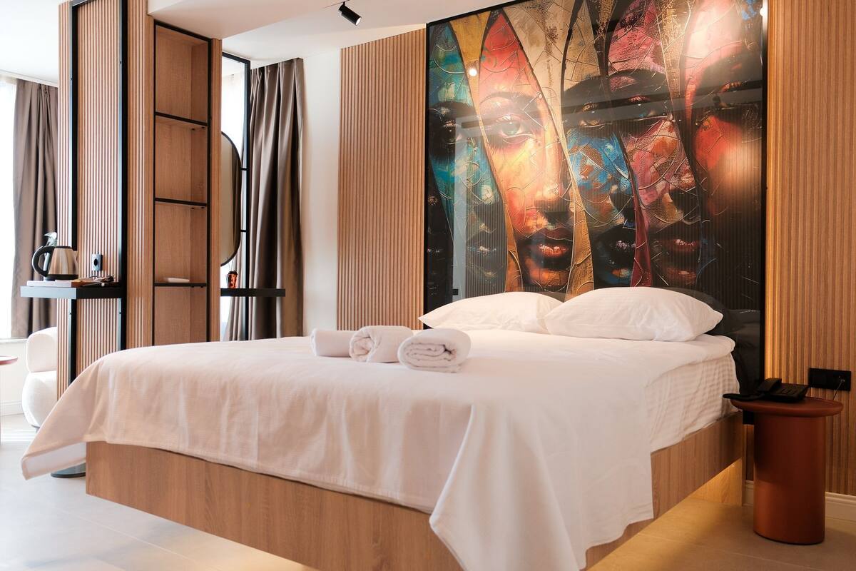 Premium bedding, minibar, in-room safe, desk