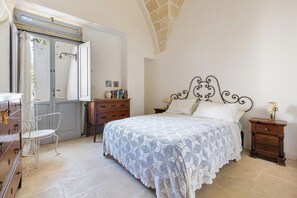 3 habitaciones y tabla de planchar con plancha 