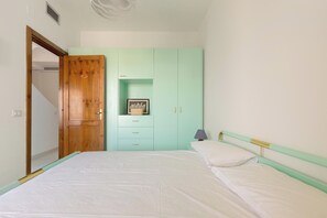 1 bedroom, iron/ironing board, Internet