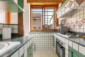 Refrigerador, horno, placa de cocina, lavavajillas