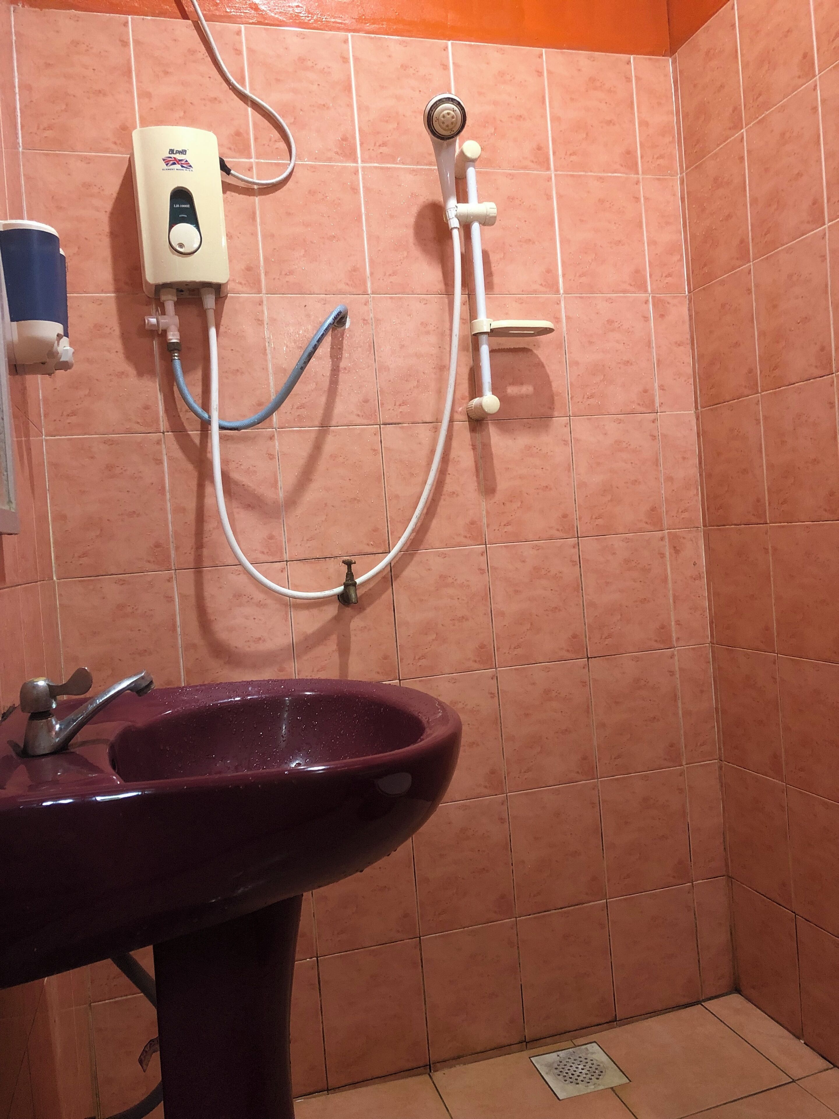 Doccia, bidet, asciugamani, sapone