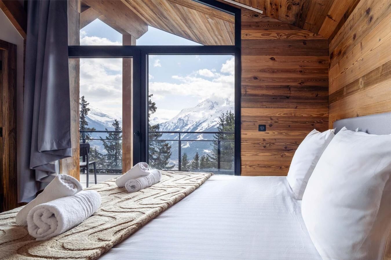 5 bedrooms, WiFi, bed sheets