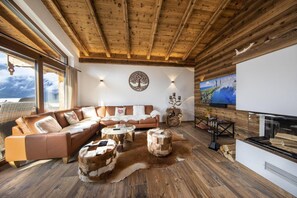 Chalet | Living area - Chalet in Neukirchen Near Ski Arena Wildkogel (Neukirchen am Grossvenediger)