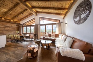 Chalet | Living area