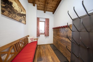 Chalet | Interior