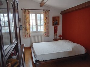 4 Schlafzimmer, Reisekinderbett, WLAN, Bettwäsche
