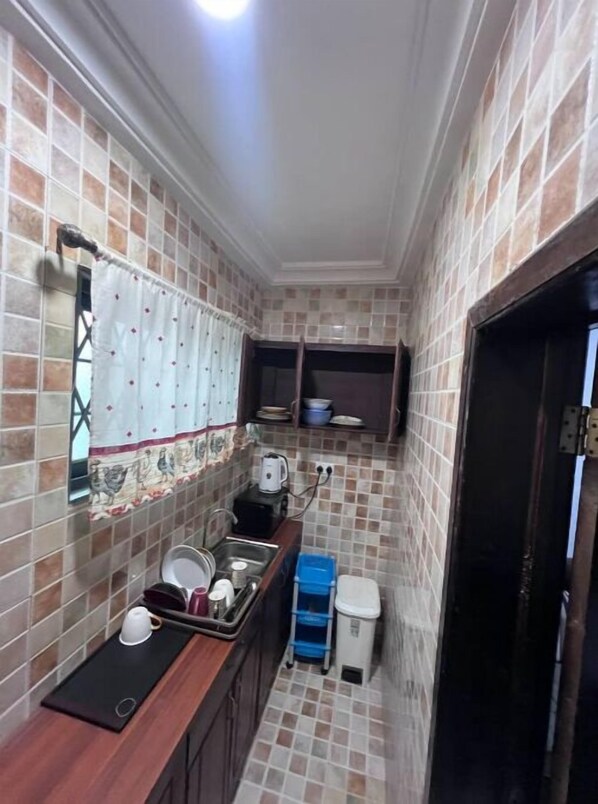Serviettes fournies, savon, papier toilette