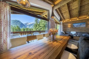 Chalet | Dining