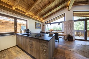 Interior - Chalet in Neukirchen Near Ski Lift (Neukirchen am Grossvenediger)