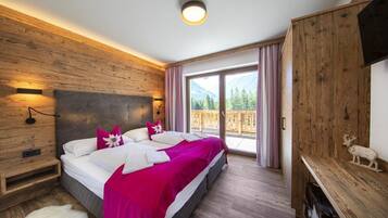 3 bedrooms, bed sheets