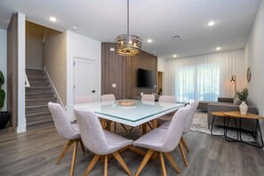 Dining - convenient location clean & safe modern home (Kissimmee)