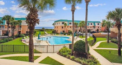 Sea Haven -Beautiful Condo, Pool, Beach Access, Putt Putt, Shuffleboard
