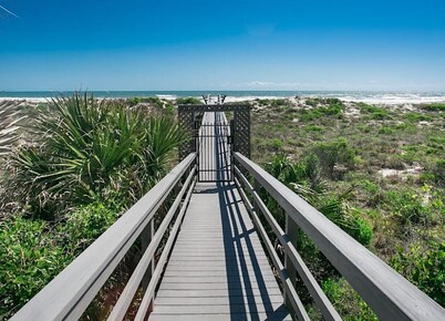 Sea Haven 222 -Beautiful Condo, Pool, Beach Access, Putt Putt, Shuffleboard