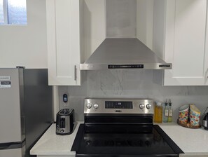 Fridge, microwave, oven, stovetop - Modern Comfort - Minimal Style
Entire guest suite in Elmont, New York (Elmont)