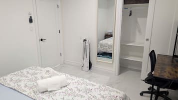 2 bedrooms, in-room safe, desk, iron/ironing board