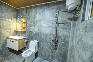Deluxe Double or Twin Room | Bathroom | Free toiletries, towels, soap, shampoo - Bibee Surf (Thulusdhoo Island)