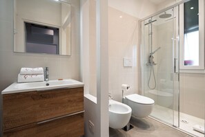 Superior Apartment, City View | Bathroom