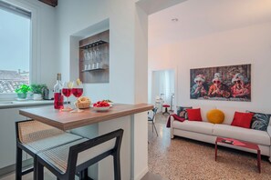 Superior Apartment, City View | Private kitchen